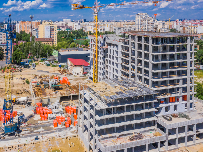 Виконується бетонування плити покриття 12-го поверху.